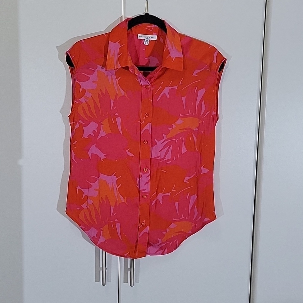 Maison d' Amelie Silky Sleeveless Button Front Blouse